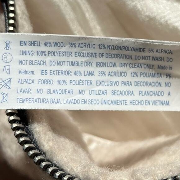 Forever 21 Jacket Size M Ivory Black Trim Full Zip Furry Fuzzy Teddy Longline - Picture 10 of 10